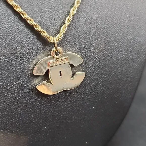 Repurposed Charm On 21" Unbranded Chain - Picture 5 of 6